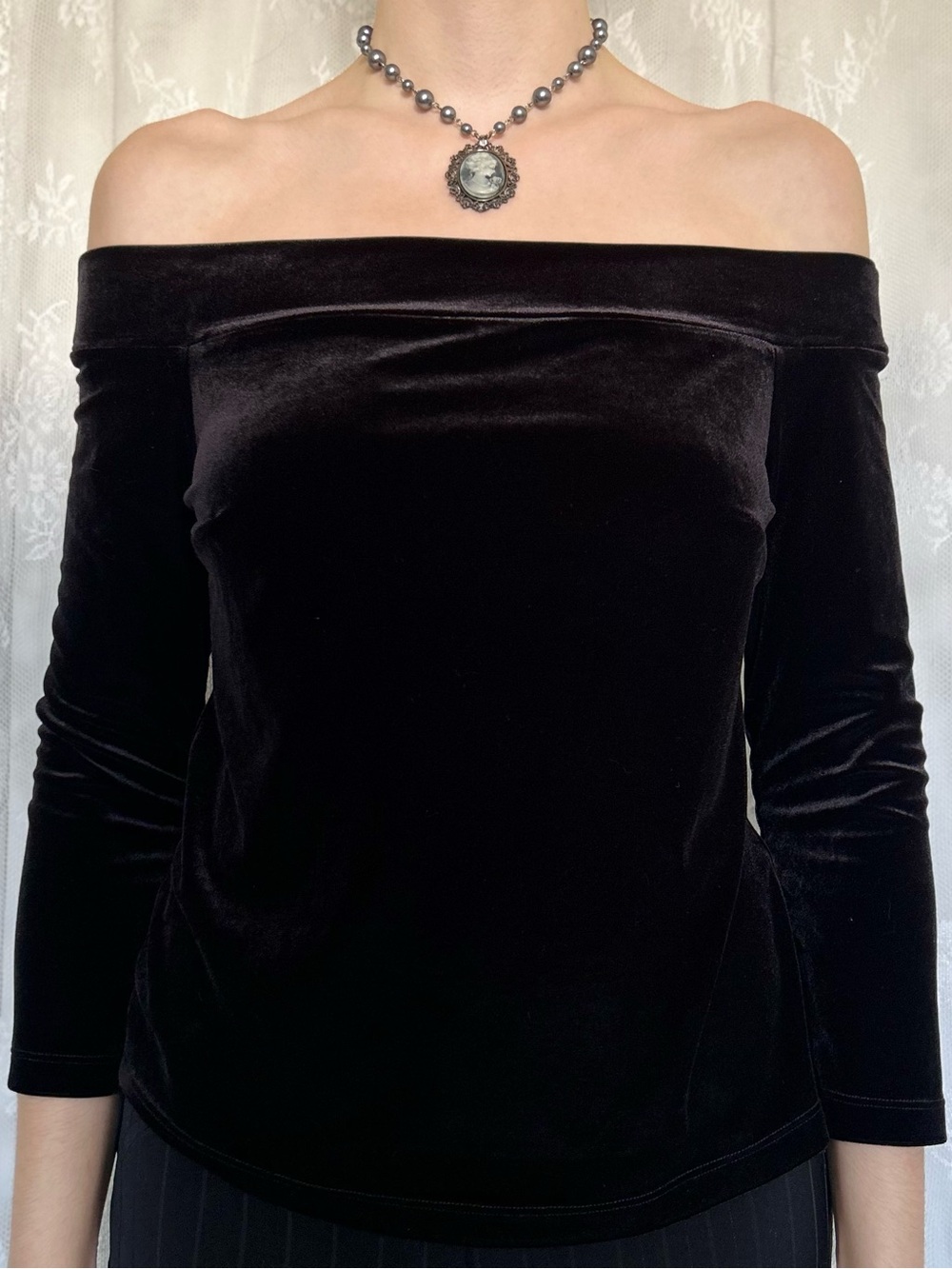 Vampy Black Velvet Off The Shoulder Top - Picture 2 of 6